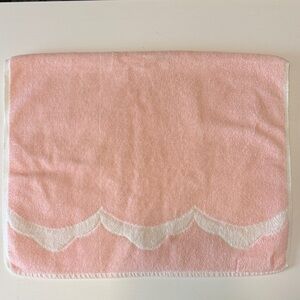 Vintage State Pride Soft Pink Scallop Hand Towel
